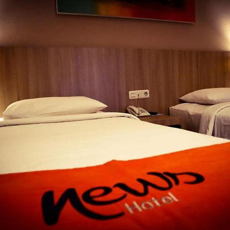 News Hotel Waru Sidoarjo Exteriör bild