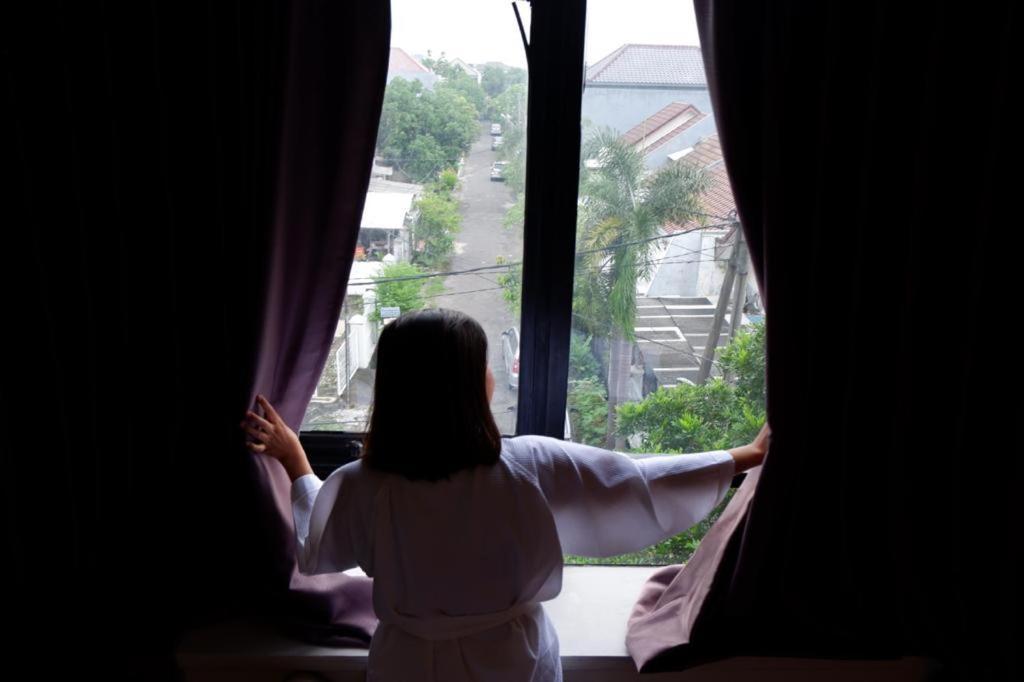 News Hotel Waru Sidoarjo Exteriör bild