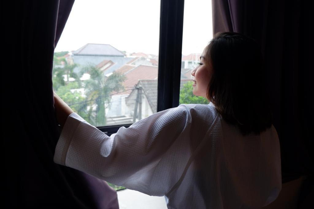 News Hotel Waru Sidoarjo Exteriör bild
