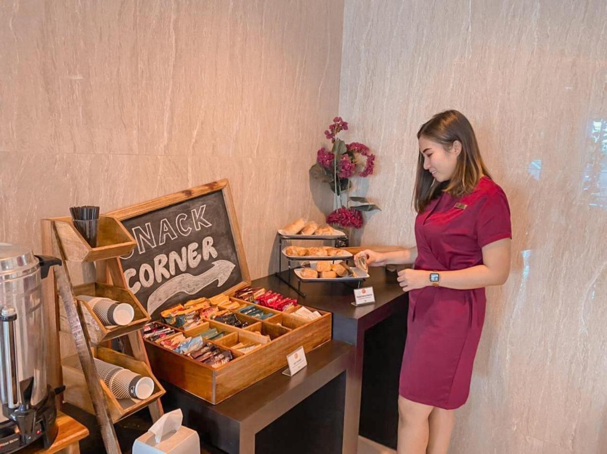 News Hotel Waru Sidoarjo Exteriör bild