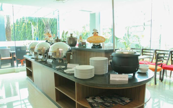 News Hotel Waru Sidoarjo Exteriör bild